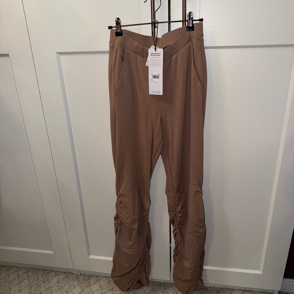 Alo Yoga Ruched Soft Sculpt Pant in Taupe
